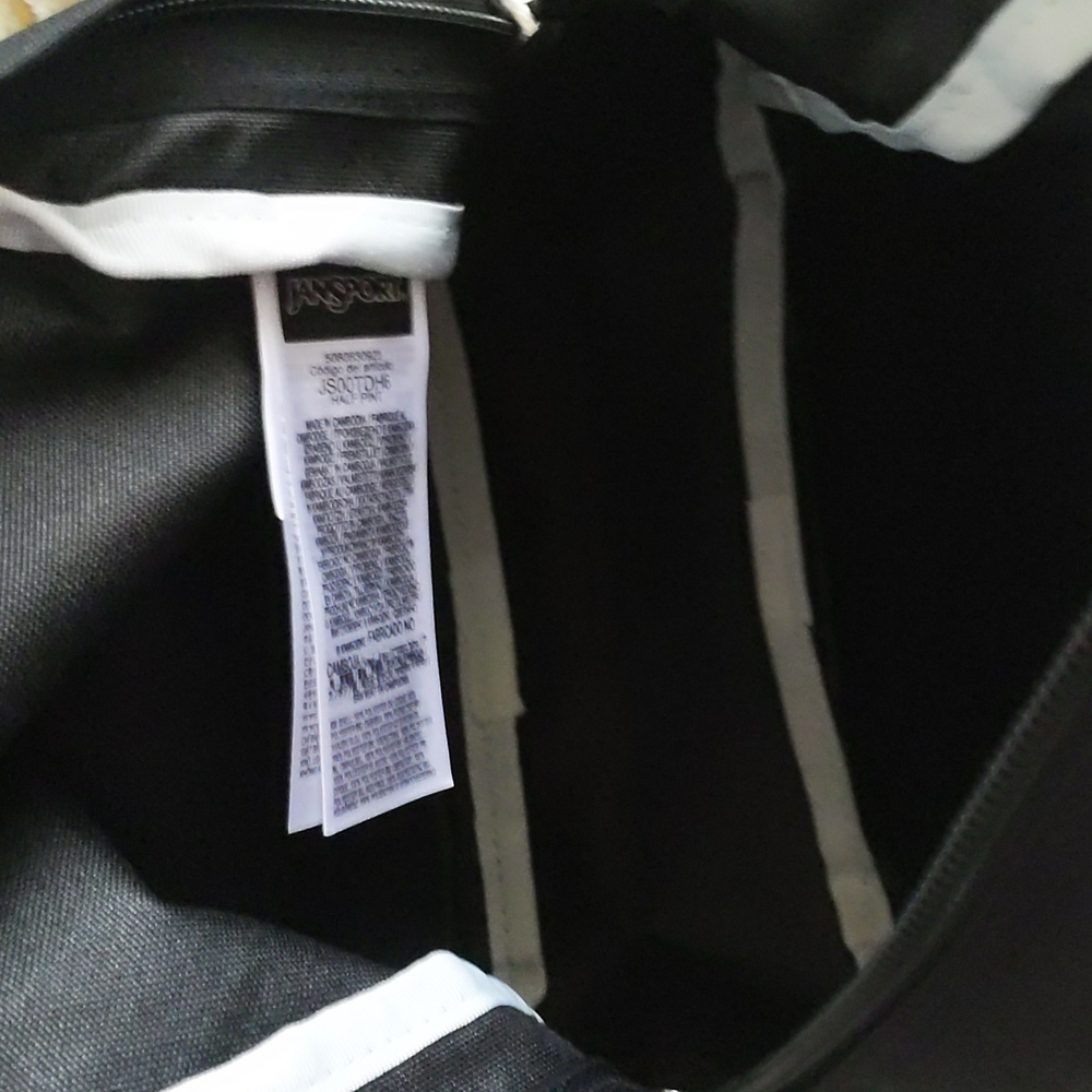 JanSport bundle NWT 🔥 1) medium backpack 1) fanny pack. - Picture 9 of 11